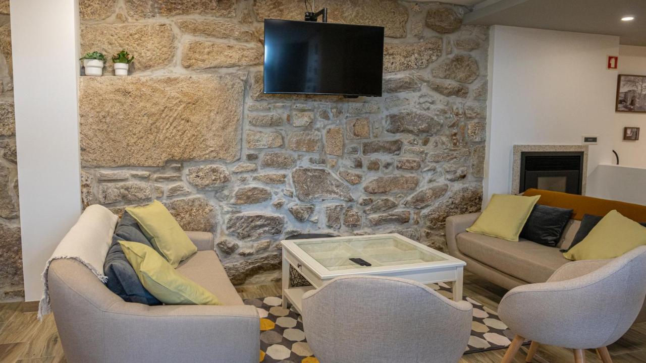 The Village House By Cdv Carrazeda de Anciaes Bagian luar foto